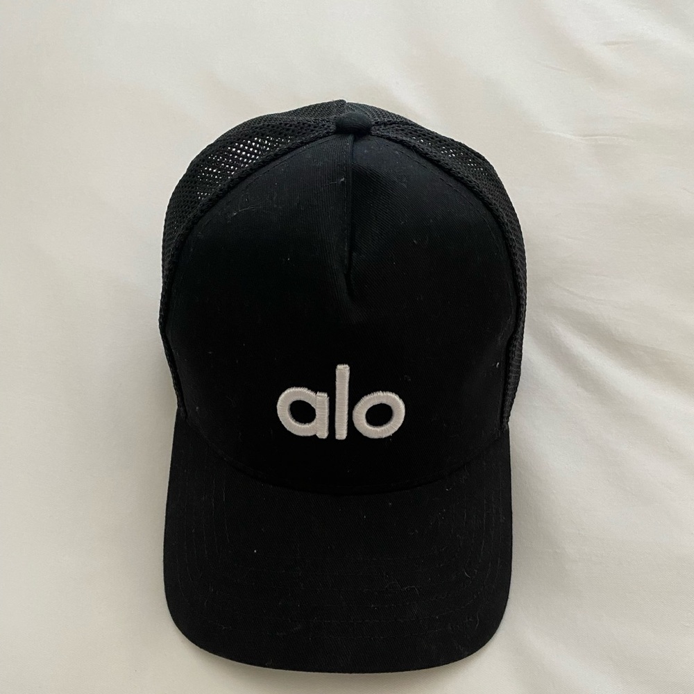 Alo Yoga District Trucker Hat